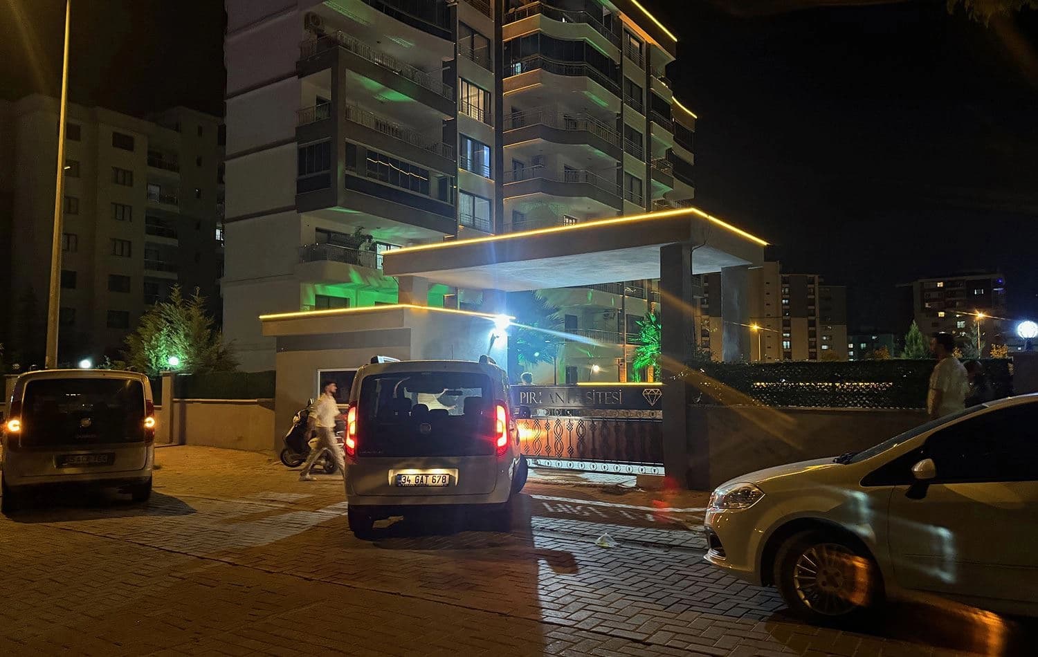 Cinayetin yaşandığı site. / Foto: AA
