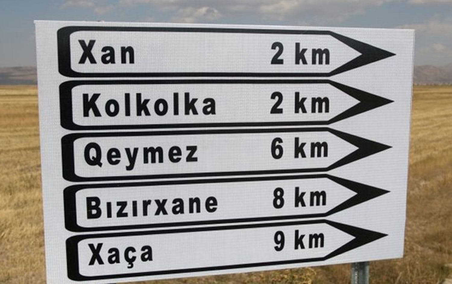 Van'da köy yolları tabelası / Arşiv