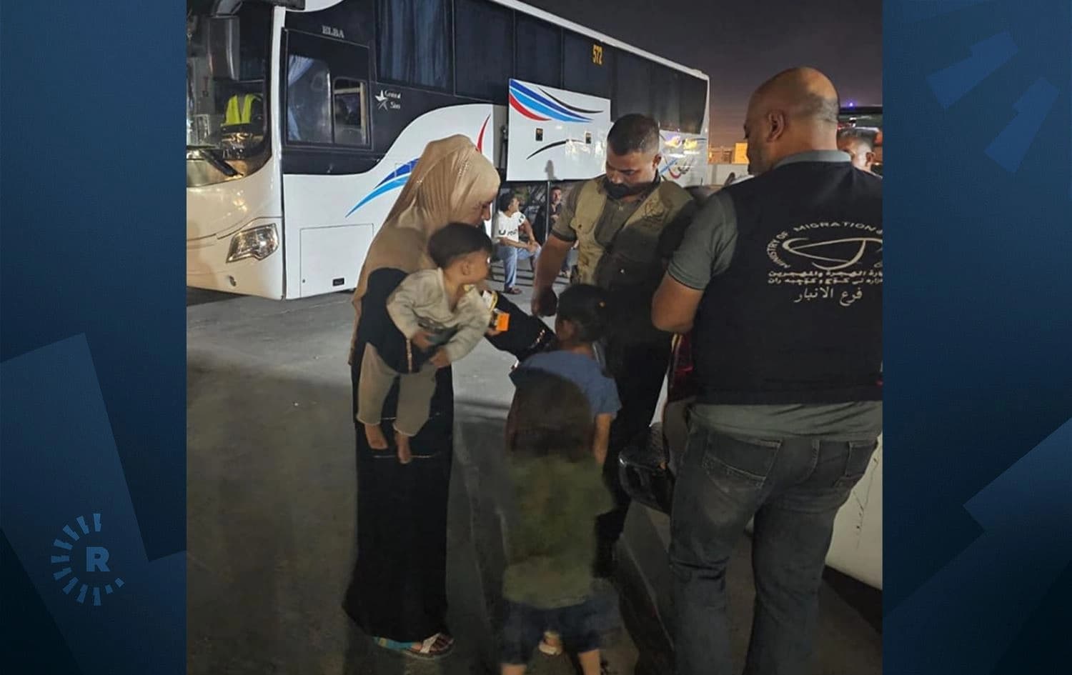 دیمەنێکی کاتی گەیشتنی ژمارەیەک ئاوارەی لوبنانی کە لە لایەن وەزارەتی کۆچی عێراق بڵاوکراوەتەوە.