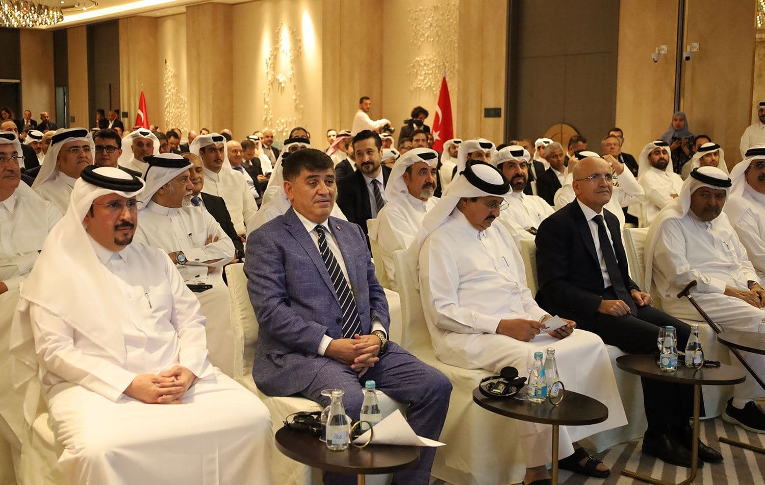 Bakan Mehmet Şimşek, Katar'ın başkenti Doha'da "Invest in Türkiye" programı kapsamında yatırımcılarla bir araya gelmişti. / Foto: AA