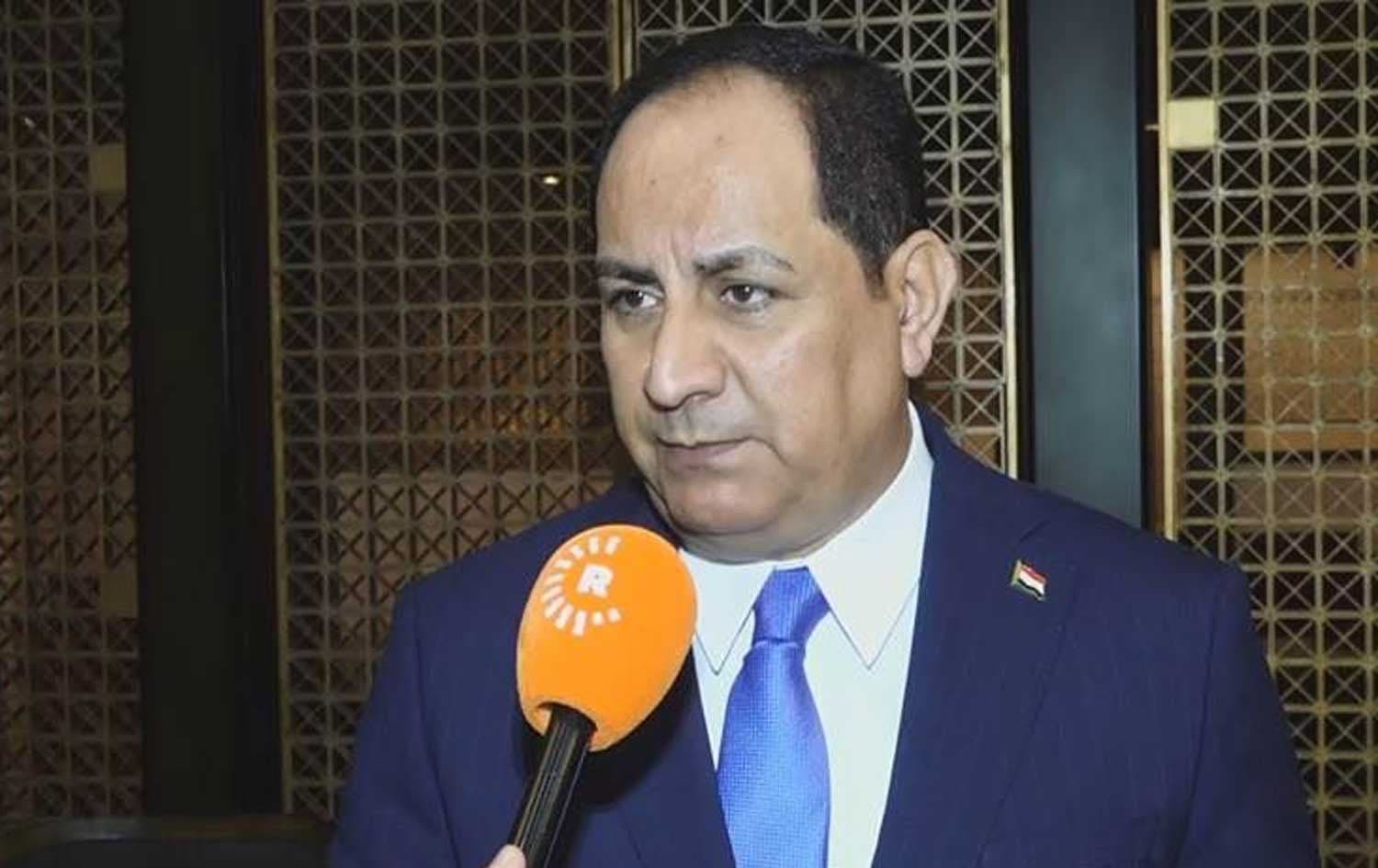 وێنەیەکی پێشووتری باسم عەوادی لە کاتێکدا قسە بۆ رووداو دەکات