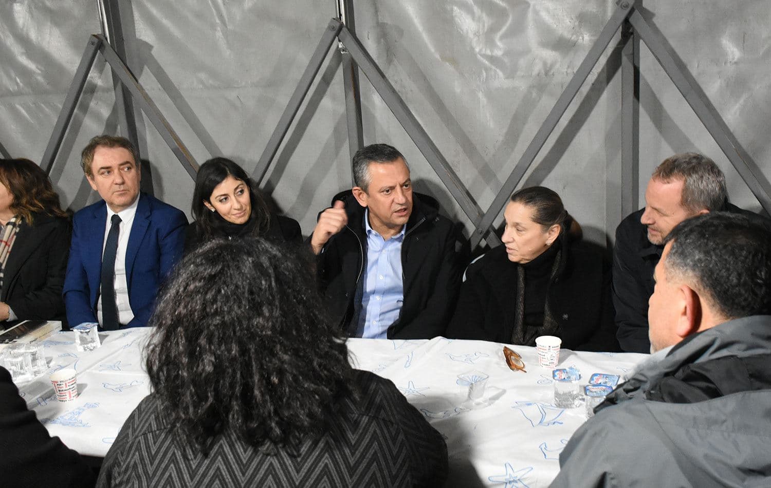 Özgür Özel taziye ziyaretinde bulundu / Foto: AA