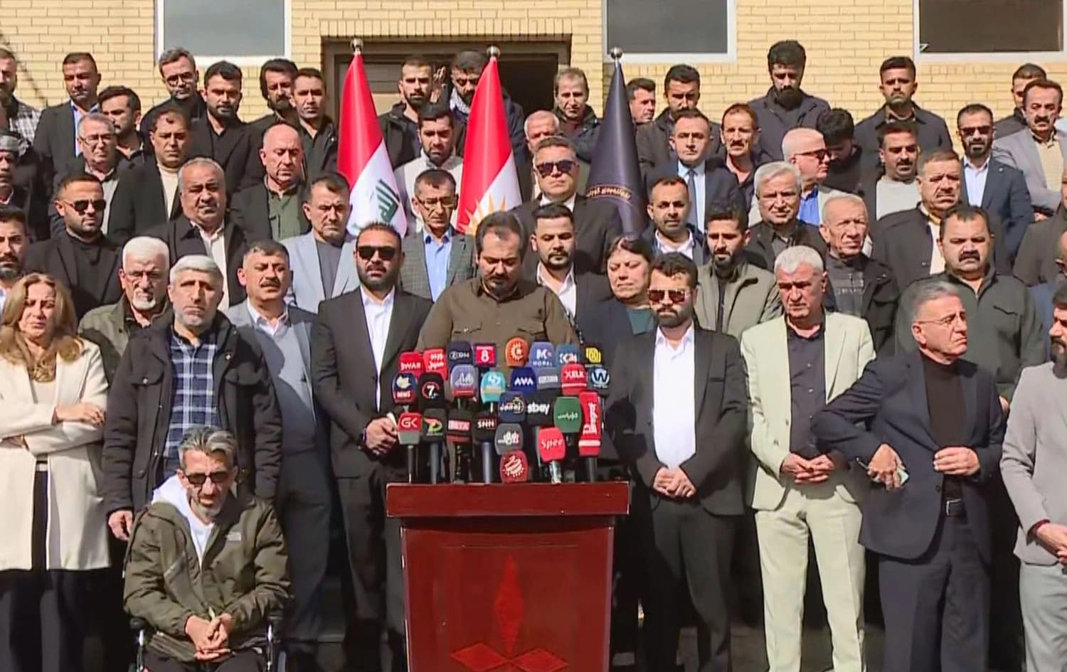 یاسین حەمە عەلی لە کۆنفرانسێکی رۆژنامەڤانیدا راگەیێندراوی جڤاتی نیشتمانیی بزووتنەوەکەی دەخوێنێتەوە