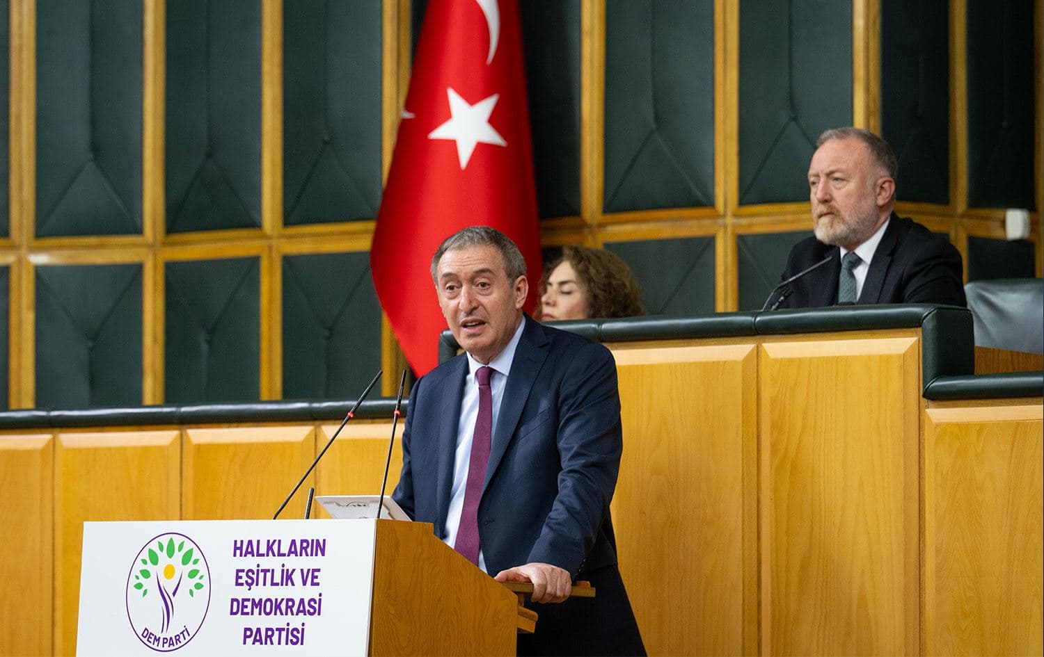 DEM Parti Eş Genel Başkanı Tuncer Bakırhan, Meclis’te partisinin grup toplantısında konuşuyor / Foto: AA