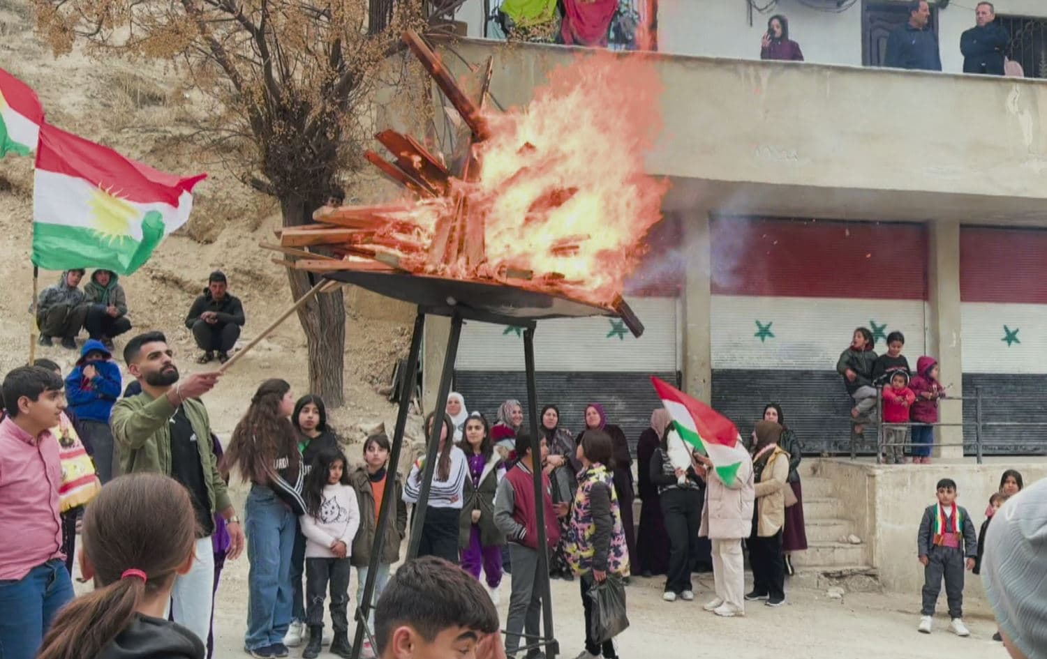 ئاهەنگگێڕان بەبۆنەی نەورۆز لە رۆژئاوای کوردستان.