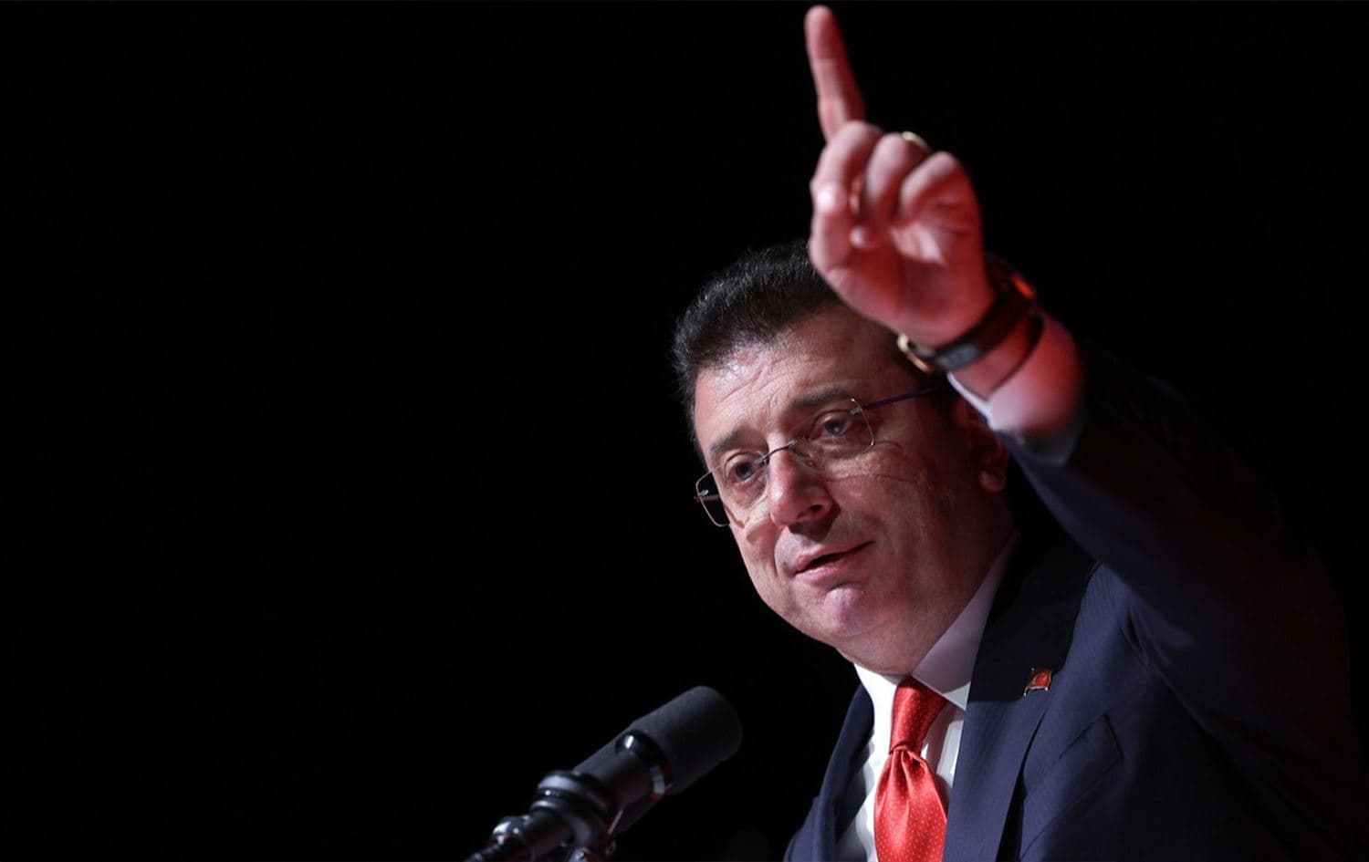Ekrem İmamoğlu görevden uzaklaştırıldı