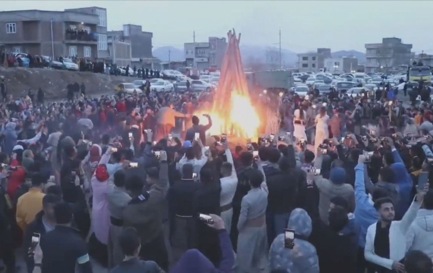 دیمەنێک لە کردنەوەی ئاگری نەورۆز لە رۆژهەڵاتی کوردستان