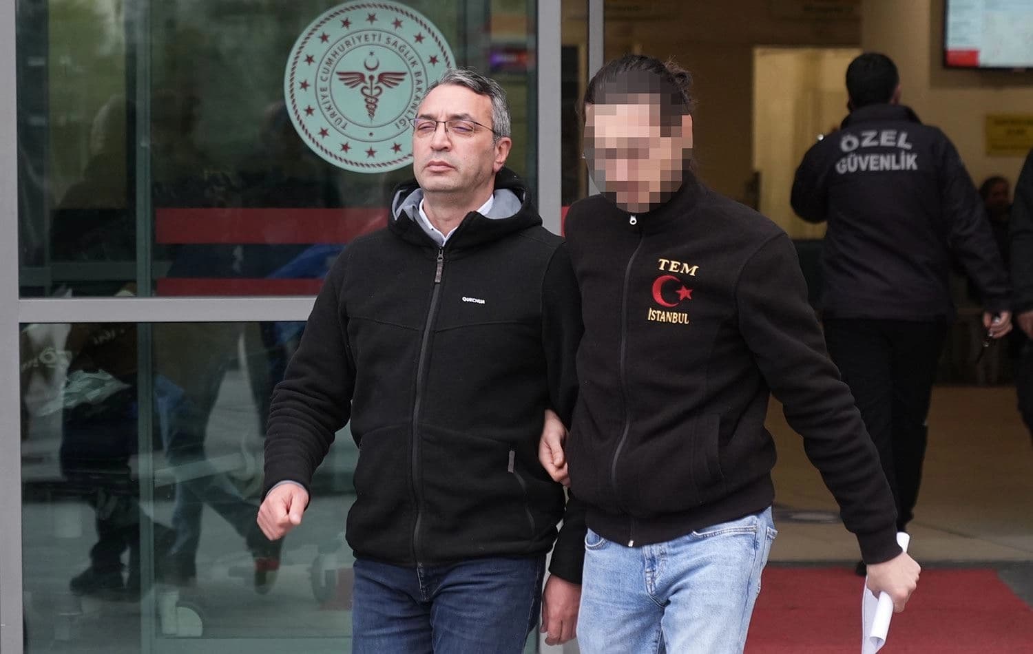 İBB Genel Sekreter Yardımcısı Mahir Polat (solda), İstanbul Cumhuriyet Başsavcılığı'nca, başlatılan soruşturma kapsamında 19 Mart'ta gözaltına alınmıştı. / Foto: AA