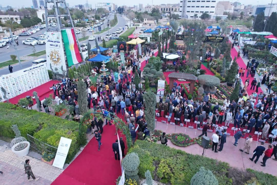 پێشانگەی گوڵ و باخچە. وێنەکە کۆنە و پێشانگەی پارە