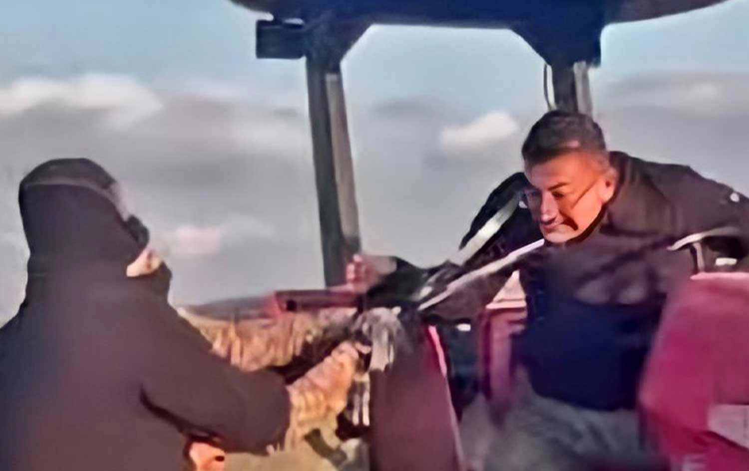 وێنەی ئەو کاتی ئازاردانی جووتیارە کوردەکە لە رۆژی رۆژی 17ـی شوبات