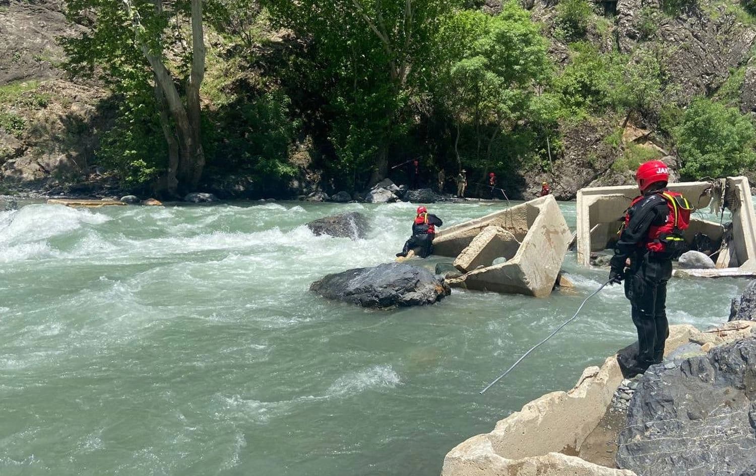 Avaşin Nehri'nde arama çalışmaları sürüyor. / Rûdaw