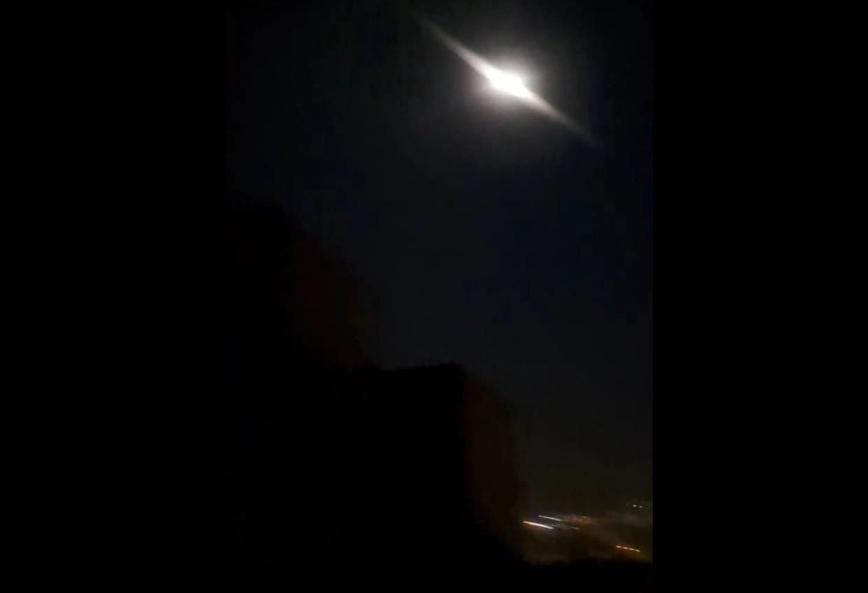 دیمەنی بۆردوومانێک لە ئاسمانی مهاباد.