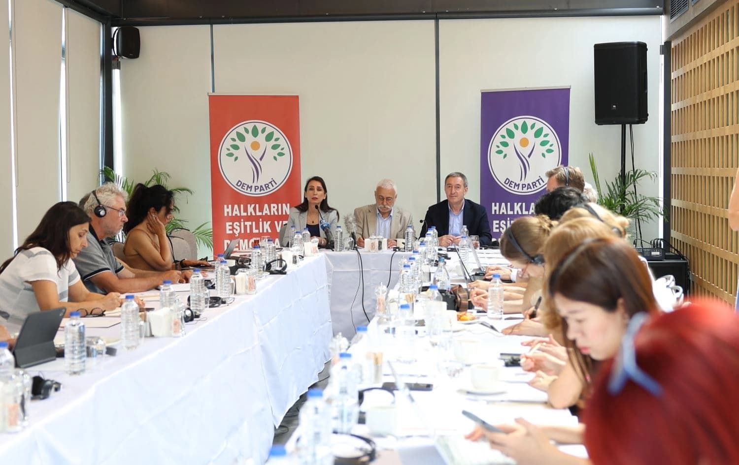 DEM Parti Eş Genel Başkanları İstanbul’da uluslararası basın kuruluşlarıyla bir araya geldi. / Foto: DEM Parti X hesabı
