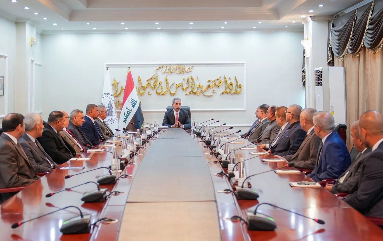 ئەندامانی دادگەی باڵای فیدراڵیی عێراق لەگەڵ فایەق زێدان