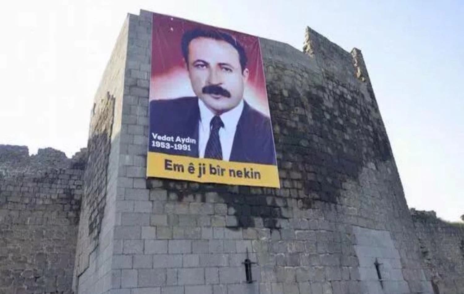 Wêneyê Vedat Aydin li sûrên Amedê /Wêne: Torên Civakî