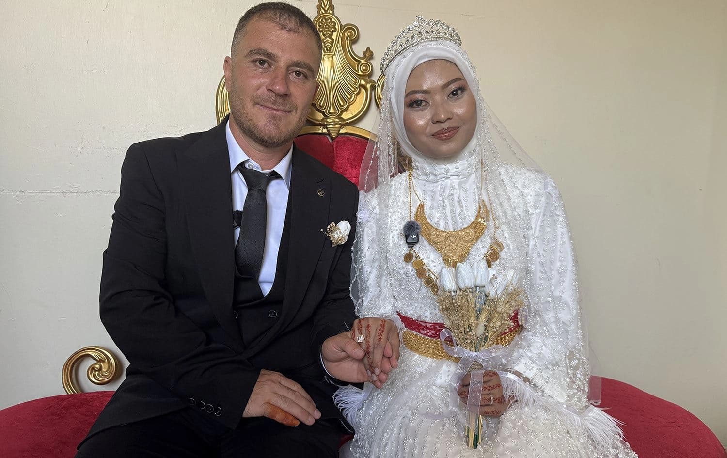 Endonezyalı Mia Meyra Rismawati, Hakkarili Rıdvan Durgun ile dünyaevine girdi. / AA