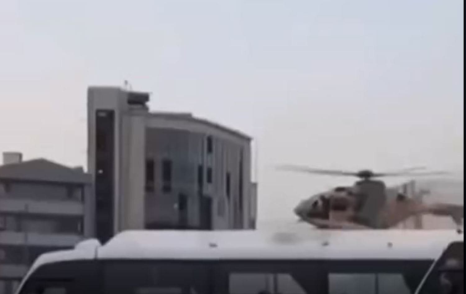 ساتی نیشتنەوەی ناچاری هێلیکۆپتەرەکە.