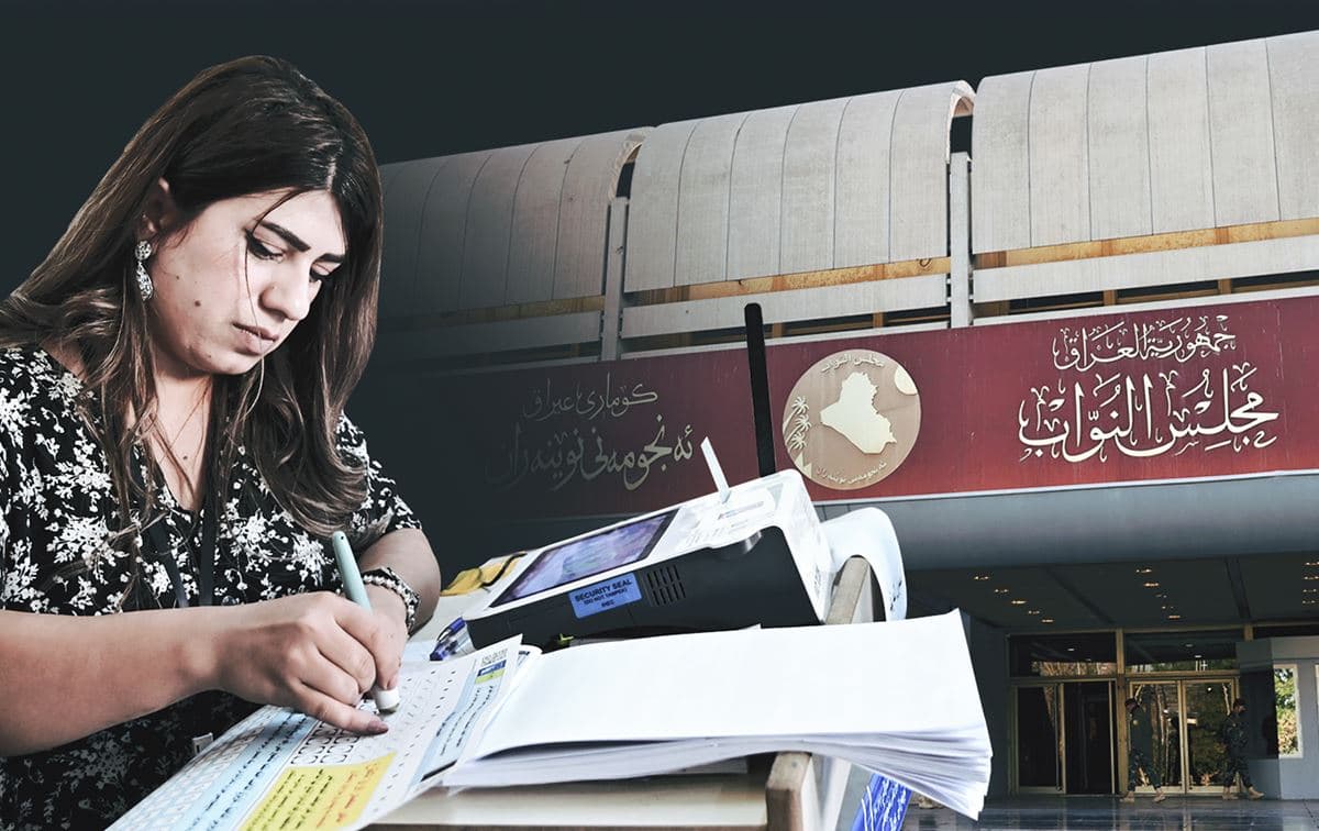 باڵەخانەی پەرلەمانی عێراق و کارمەندێکی کۆمیسیۆنی هەڵبژاردنەکان لەکاتی بەڕێوەچوونی هەڵبژاردنێک لە رابردوودا
