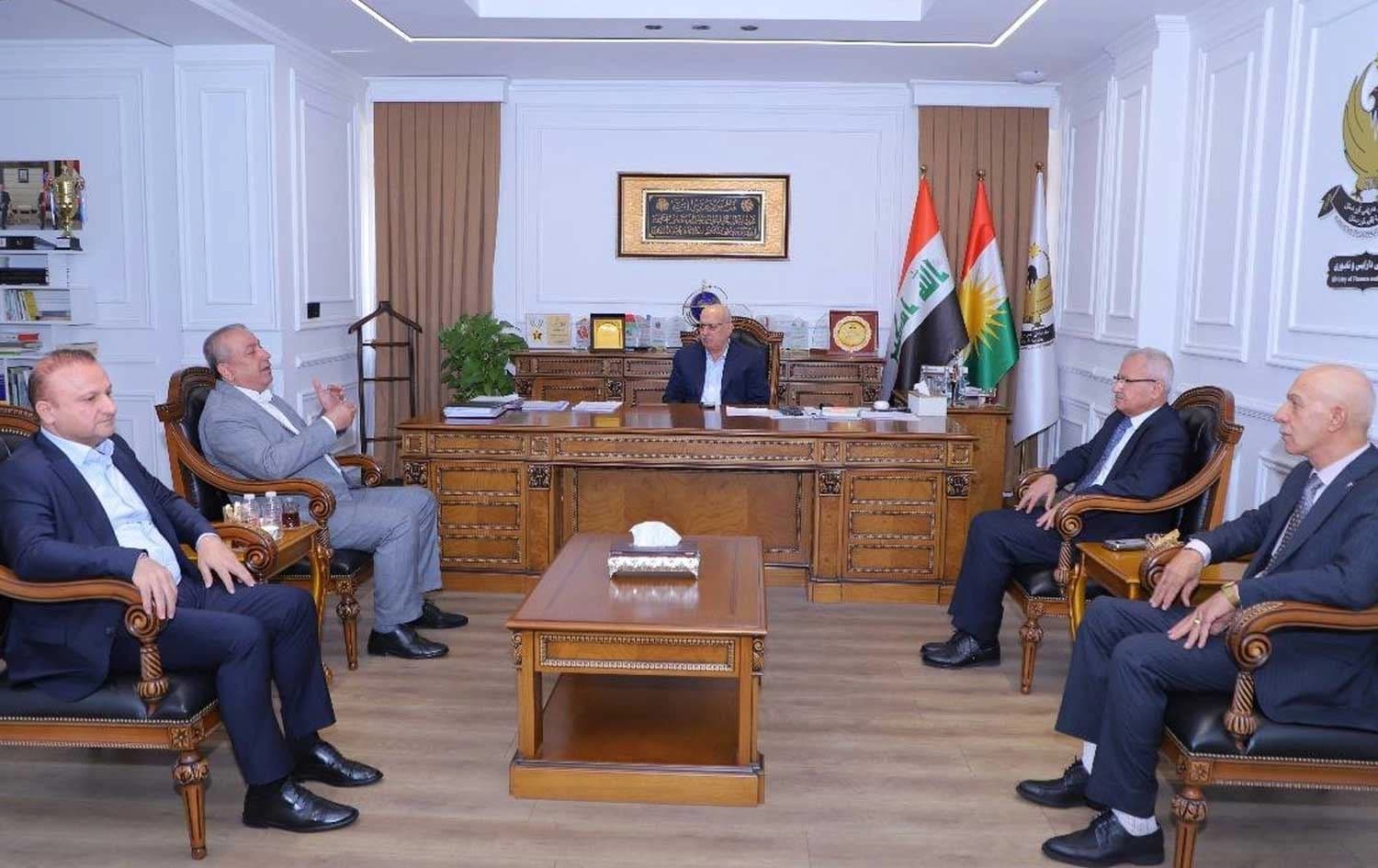 کۆبوونەوەی وەزیری دارایی لەگەڵ بەشێک لە بەڵێندەران