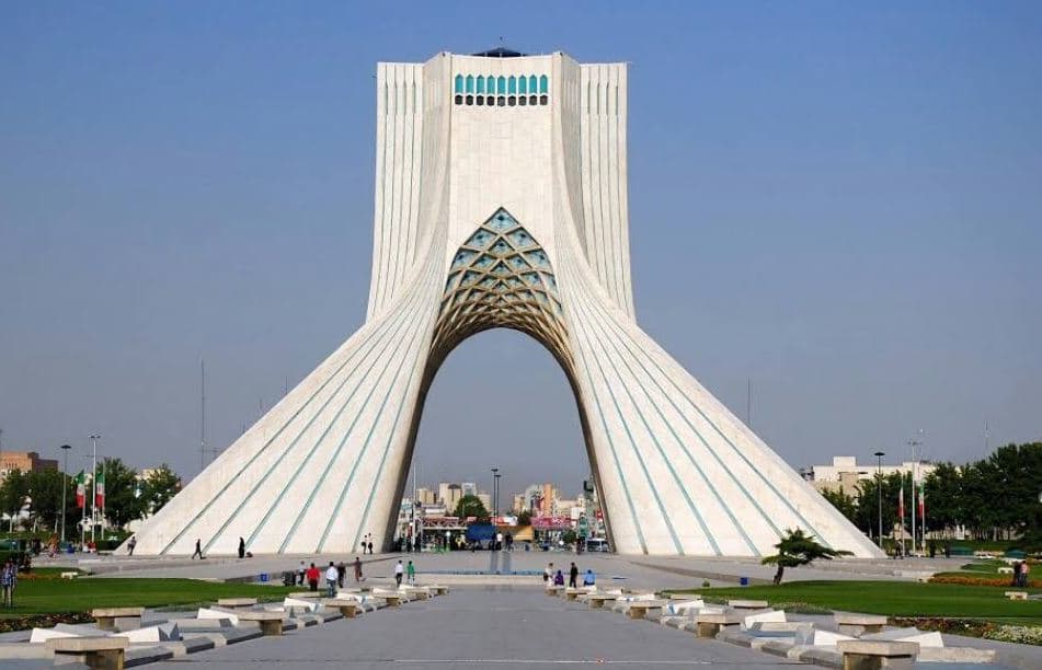 گۆڕەپانی ئازادی لە تاران.