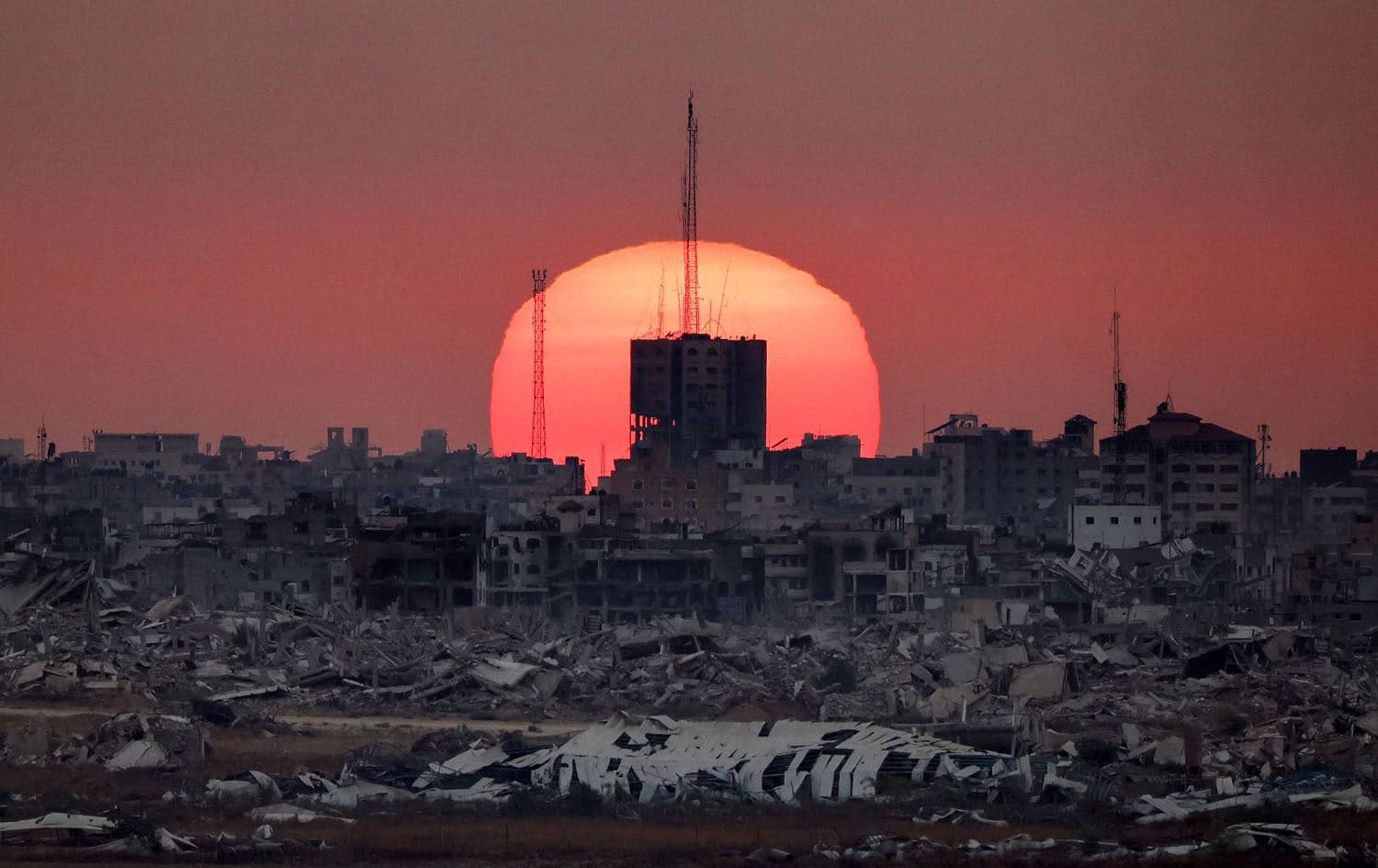 دیمەنێکی خۆرئاوابوون لە غەززە. وێنە: Jack Guez/AFP/