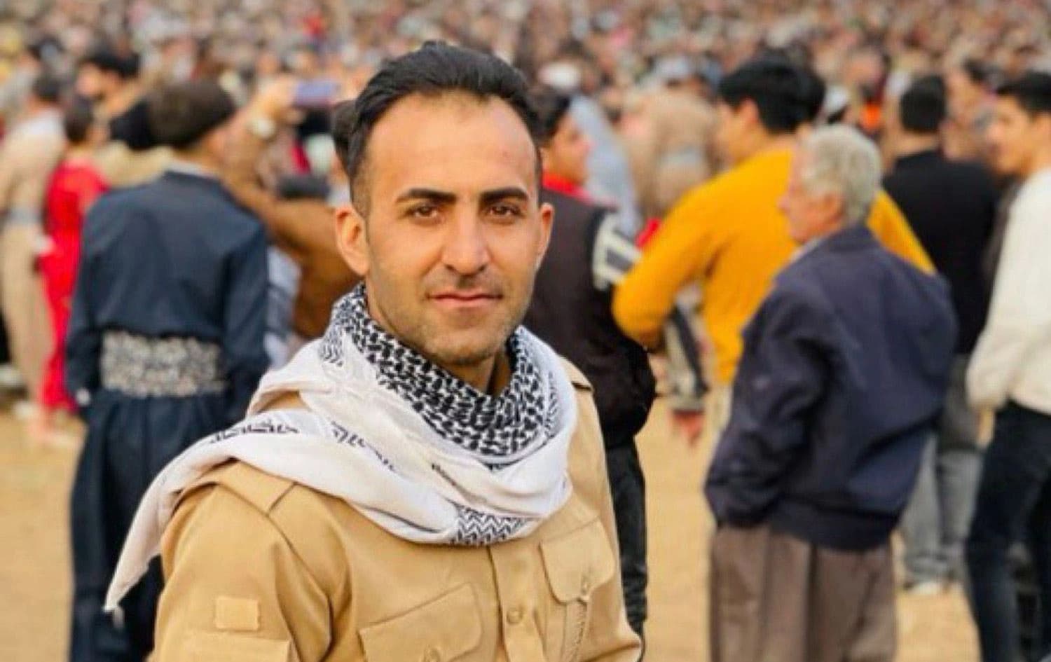 ئەو مامۆستایەی دەستبەسەرکراوە.