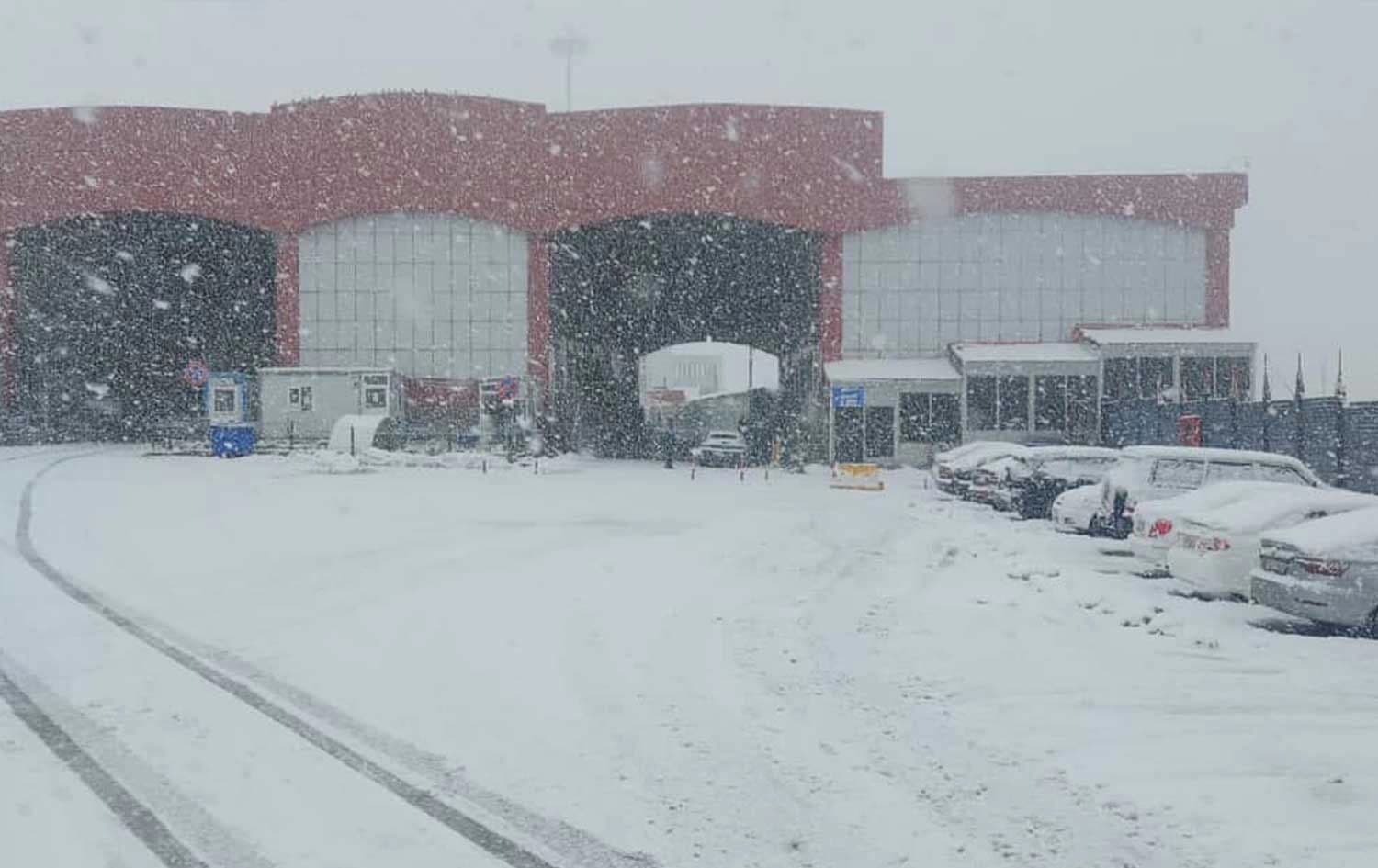 دیمەنی بەفربارین لە حاجی ئۆمەران. وێنە: ئەرشیڤ