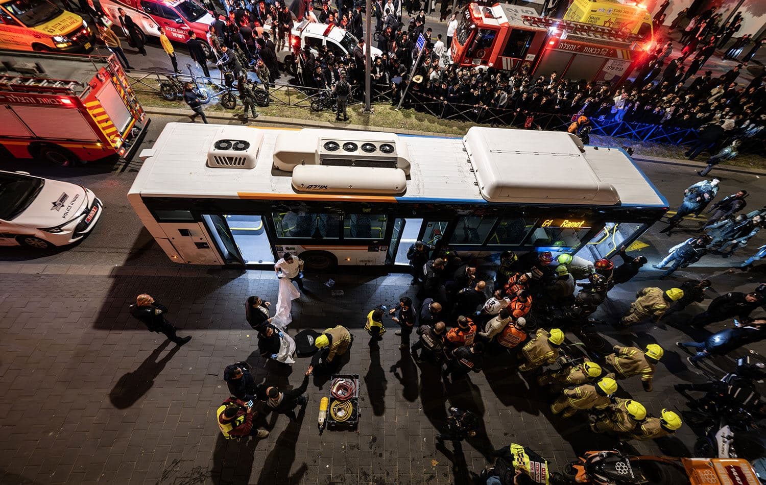 Gösteri sırasında bir otobüsün kaza ile kalabalığın arasına girmesi sonucu 1 kişi hayatını kaybetti, 3 kişi yaralandı. / AA