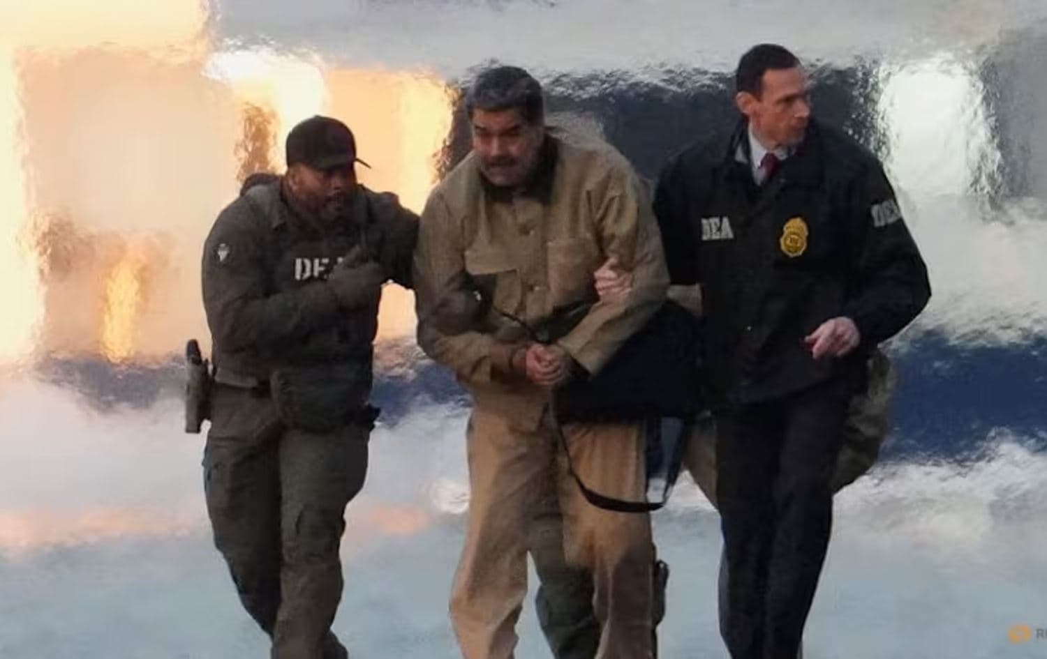 نیکۆلاس مادورۆ لە کاتی بردنی بۆ دادگا