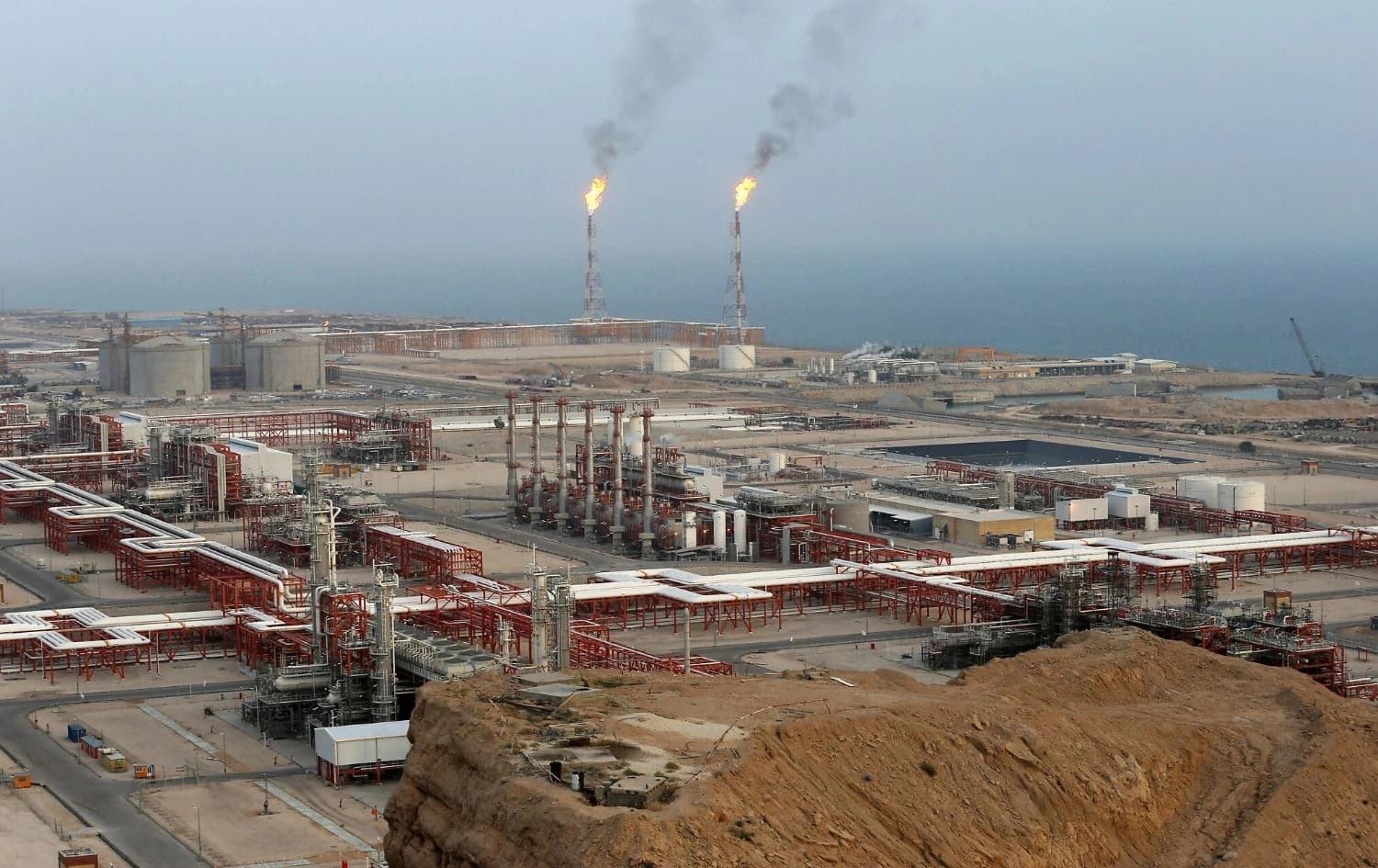 کێڵگەیەکی بەرهەمهێنانی نەوت لە ئێران