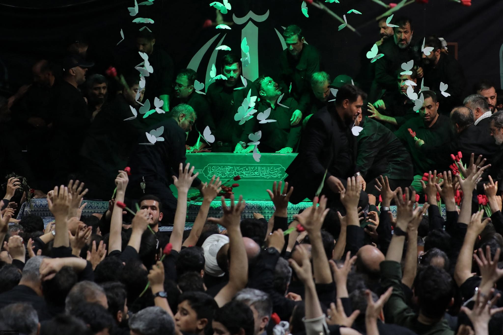 وێنە؛ تاران خۆی بۆ 'گەورەترین رێوڕەسمی ماڵئاواییکردن' لە مێژوویدا ئامادە دەکات