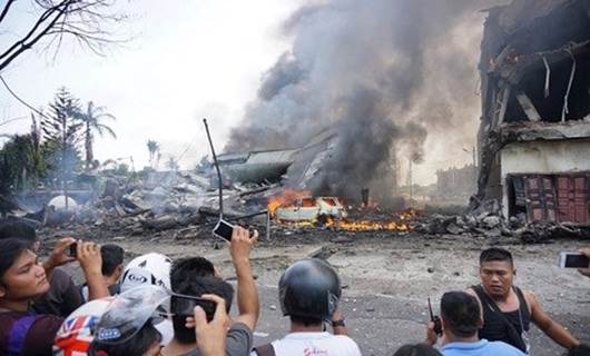Otelde uçak kazası: 74 ölü (YENİLENDİ)