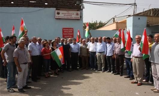 Diyarbakır Cezaevi önünde gösteri