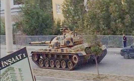 Amed/Farqîn – Tank derbasî nav bajêr bûn!