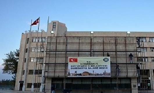 Amed yerine Türk bayrağı