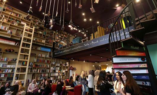 FOTO - Erbil’de bir ilk: Kitap kafe