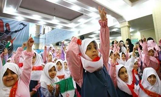 İran'da ilkokullarda İngilizce dersi yasaklandı