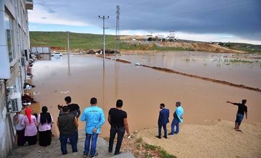 Mardin'de şiddetli yağış hayatı felç etti