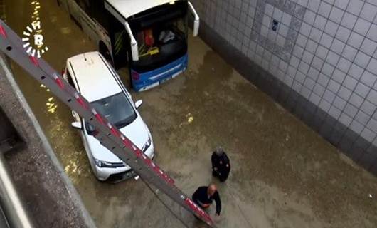 15 dakikalık şiddetli yağış Ankara’yı vurdu