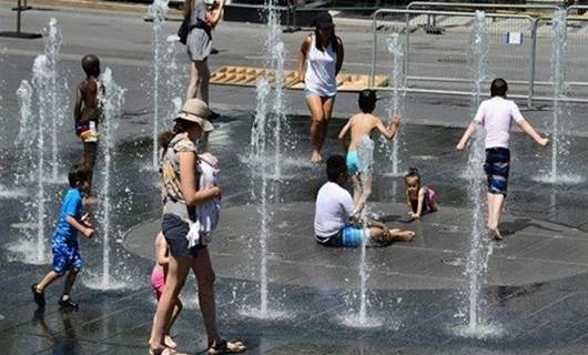 Aşırı sıcaklar 54 kişinin canına mal oldu