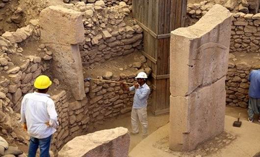URFA - Yeni tapınak ve dikili taşlar tespit edildi