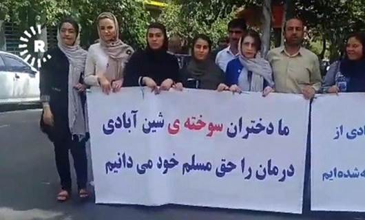 Burned Kurdish schoolgirls stage demo outside Rouhani’s office