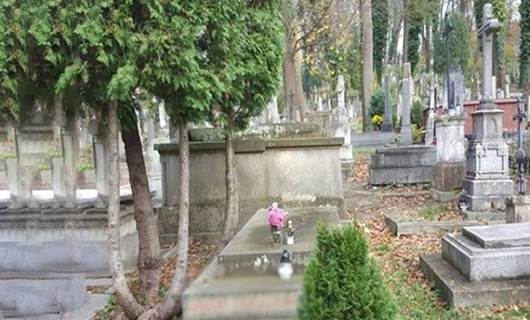 ‘Ölüyü diriltrim’ diyen sahte peygamber aileye mezar açtırdı