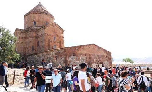 Ermeniler, Akdamar Kilisesi'ne akın etti