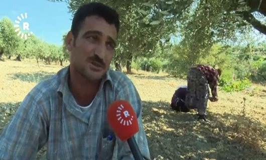 Koçberên Idlibê bi dilekî xemgîn li egera êrîşa bi ser bajarê xwe de dinerin