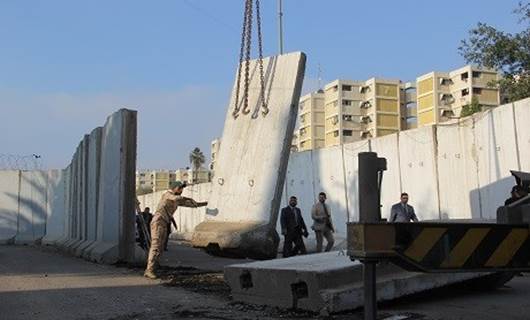 Bağdat’taki beton bariyerler kaldırıldı