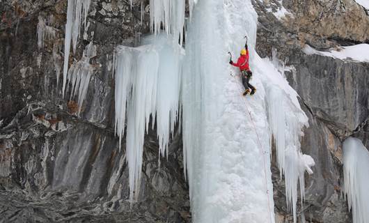 FOTO - Dağcılar Erek Dağı'ndaki buz şelalesine tırmandı