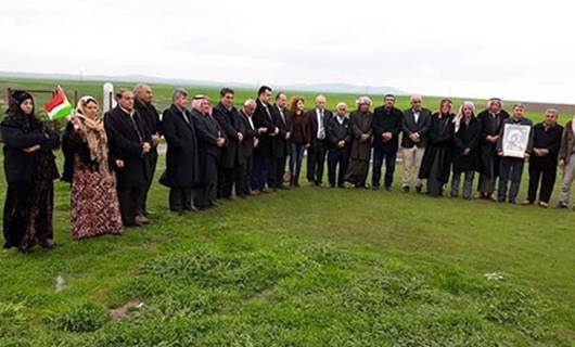 Şehit Roj Peşmergesi’nin mezarında Mele Mustafa Barzani anıldı