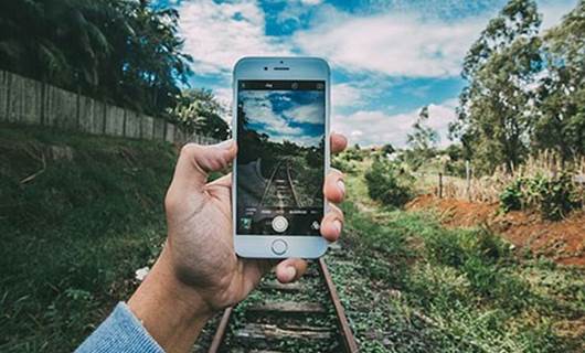 Selfie çeken 3 genç trenin altında kalarak can verdi