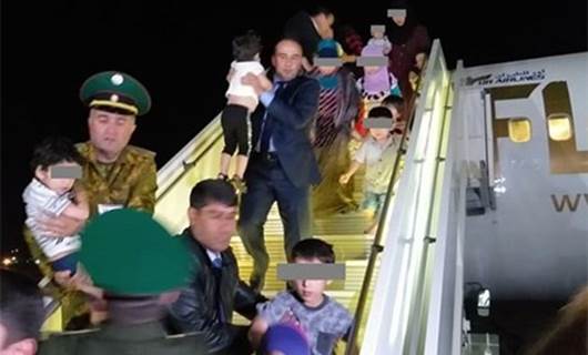Tacikistan IŞİD mensubu ailelere ait 84 çocuğu teslim aldı